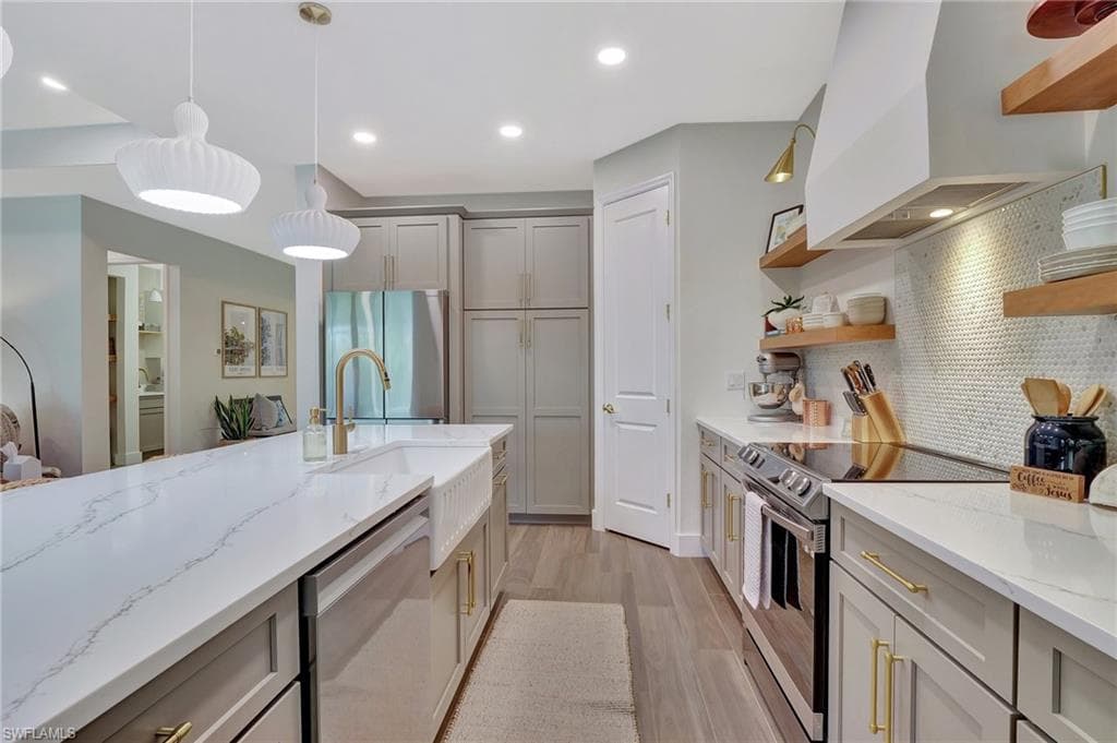 8517 S Lake CIR-11
