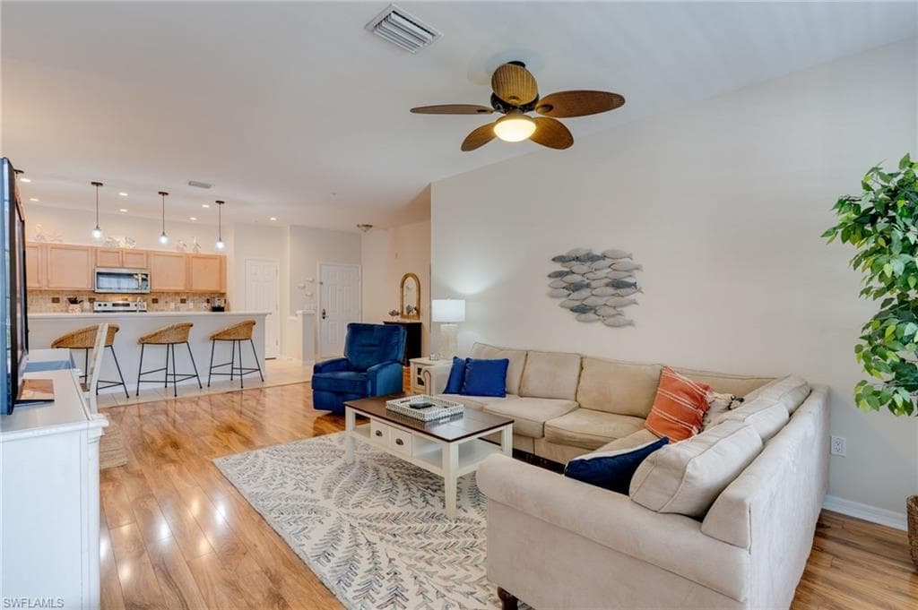 11741 Pasetto LN 206-2