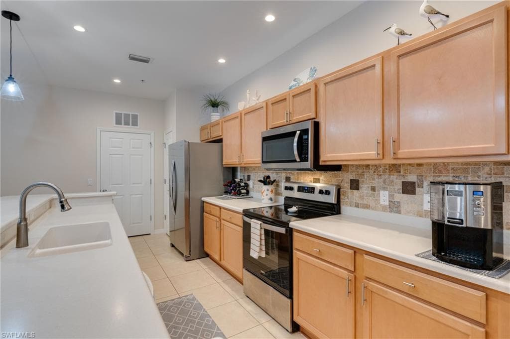 11741 Pasetto LN 206-9