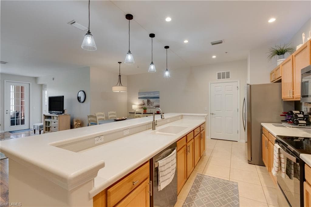 11741 Pasetto LN 206-10