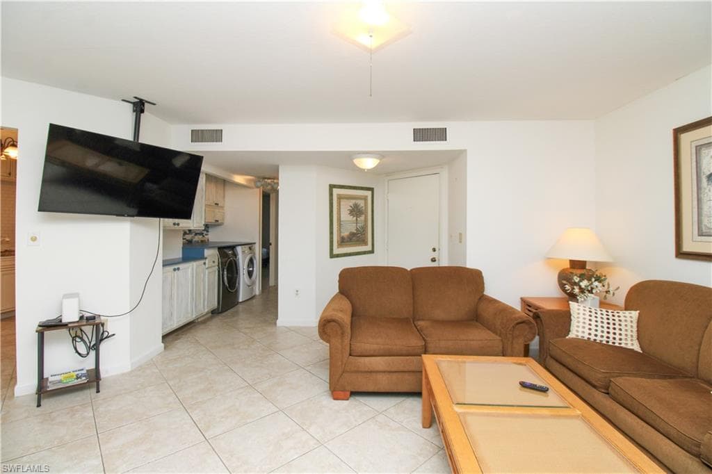 1510 Mainsail DR 7-22