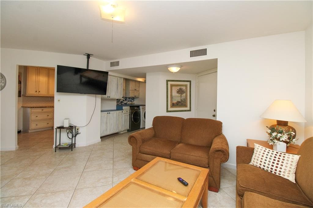 1510 Mainsail DR 7-23