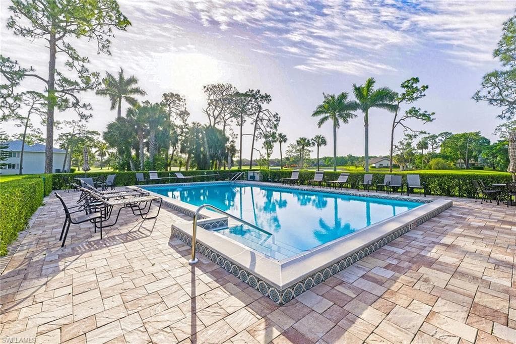 646 Augusta BLVD-42