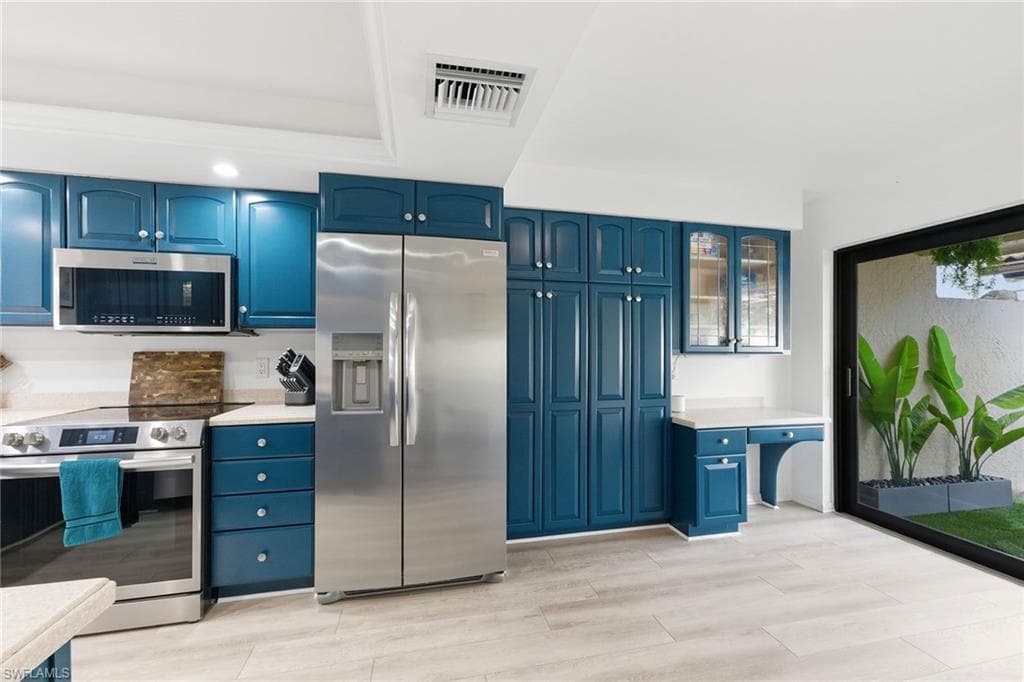 646 Augusta BLVD-13