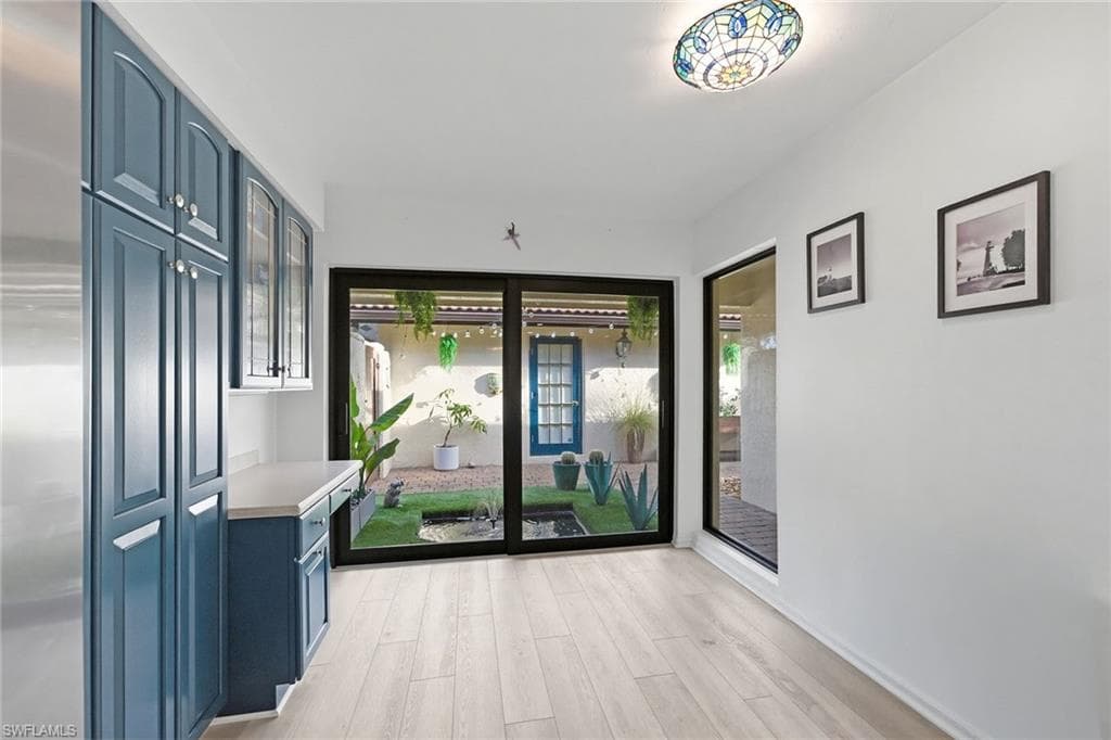 646 Augusta BLVD-18