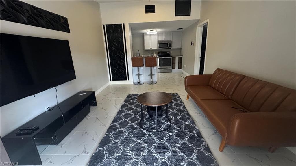 5222 TREETOPS DR-1