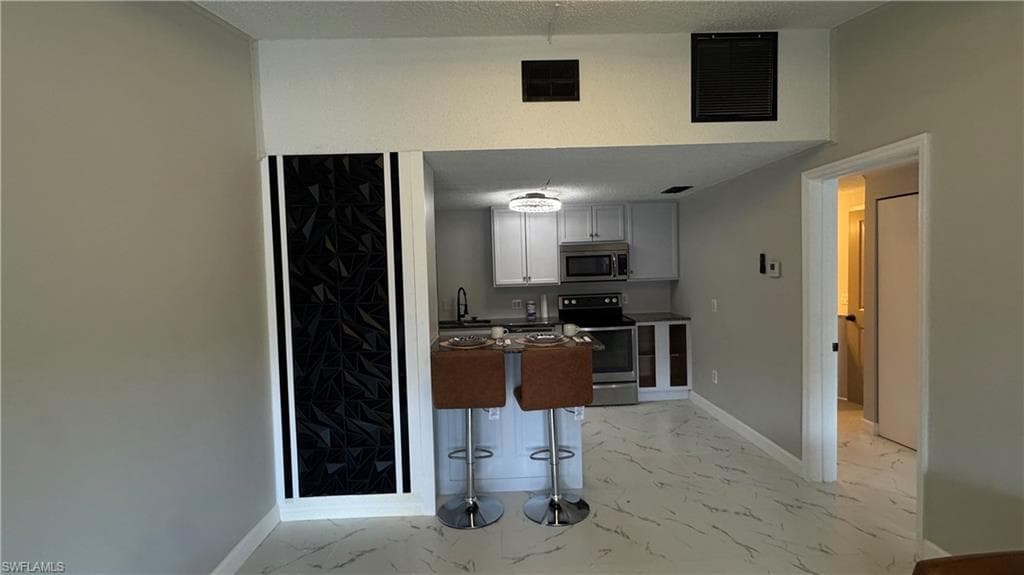 5222 TREETOPS DR-5