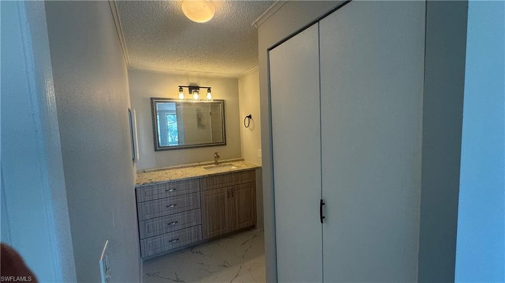5222 TREETOPS DR-11
