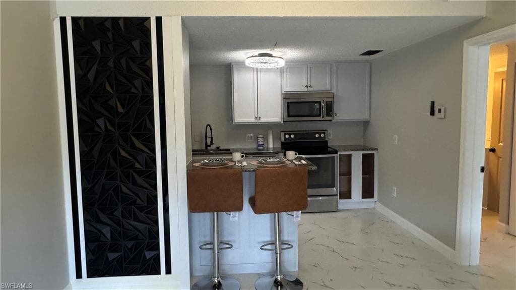 5222 TREETOPS DR-6