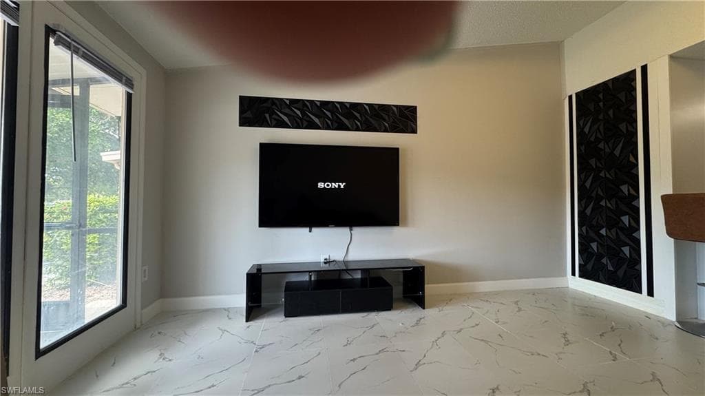 5222 TREETOPS DR-2