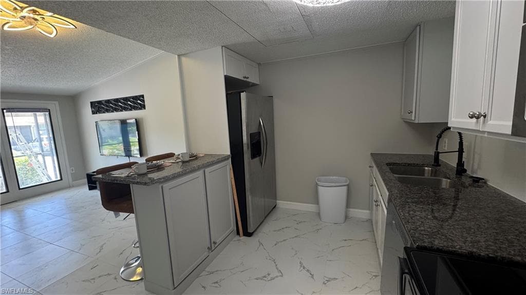 5222 TREETOPS DR-8