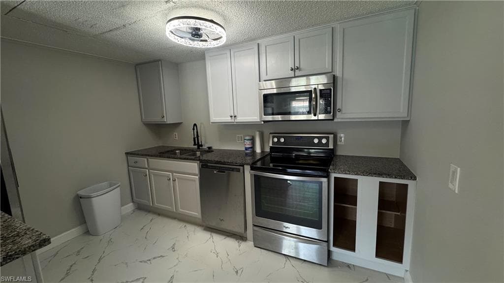 5222 TREETOPS DR-7