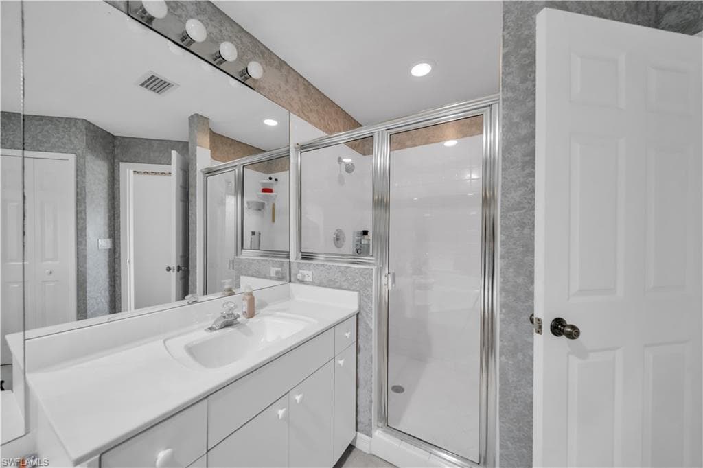 8460 Southbridge DR 3-17