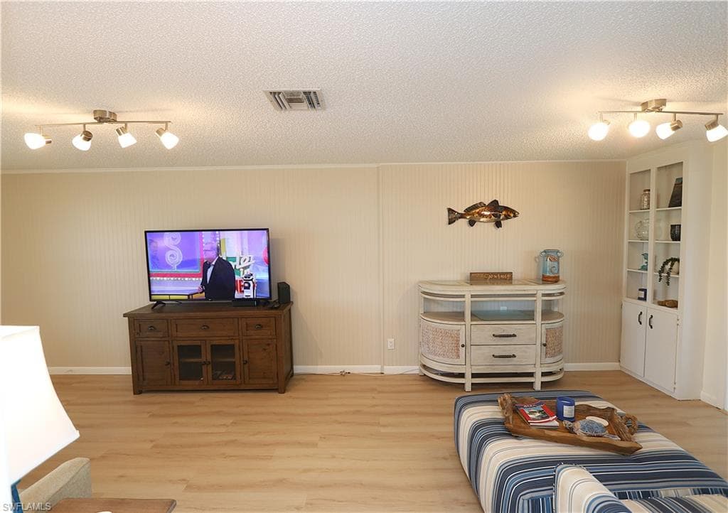 611 Palm AVE F30-5