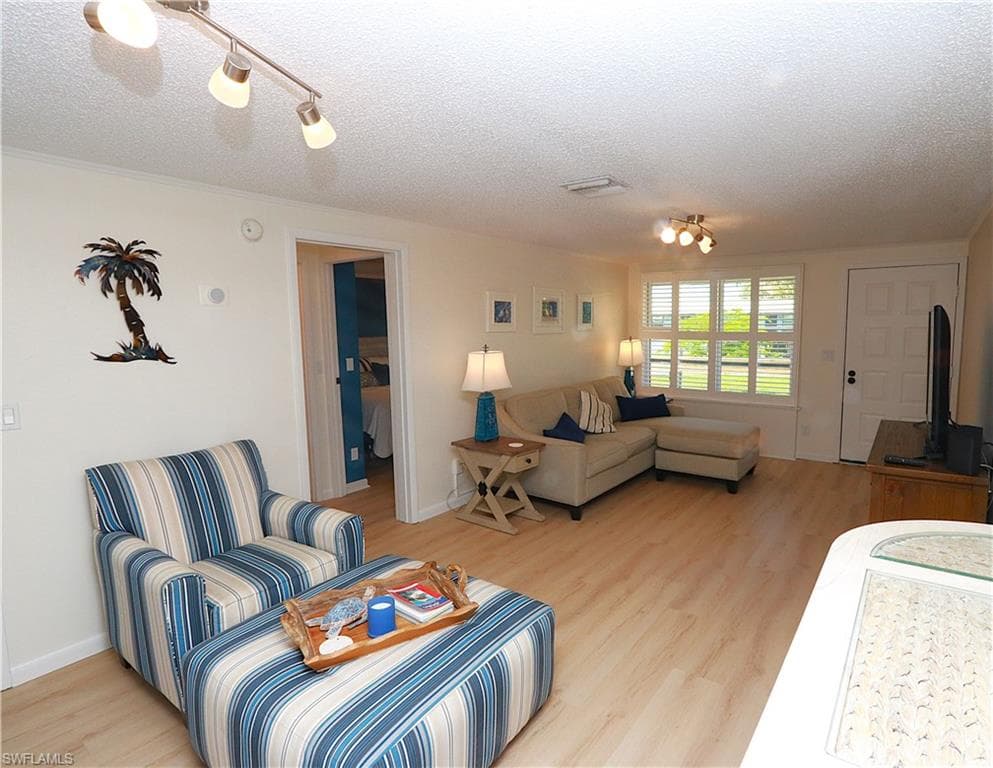 611 Palm AVE F30-2
