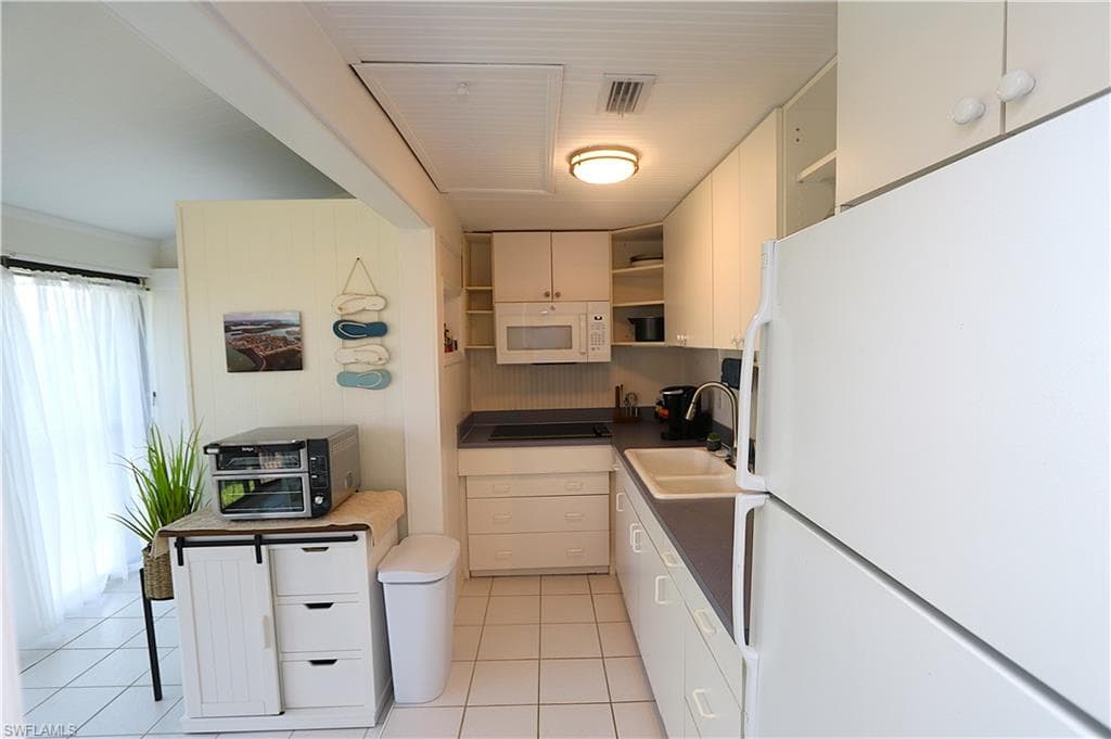 611 Palm AVE F30-8