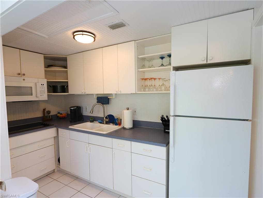 611 Palm AVE F30-7