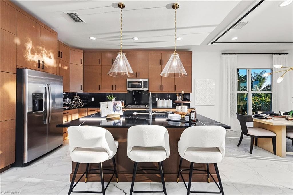 2550 Kingfisher DR-1