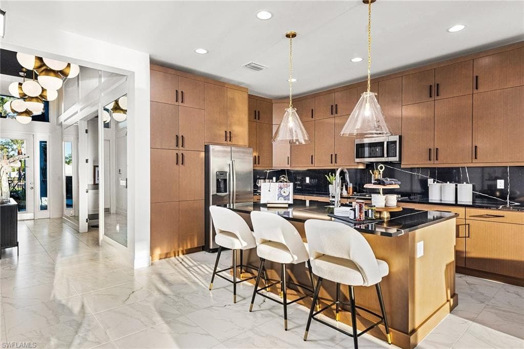 2550 Kingfisher DR-2