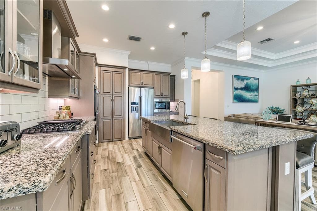 9327 Woodhurst DR-35