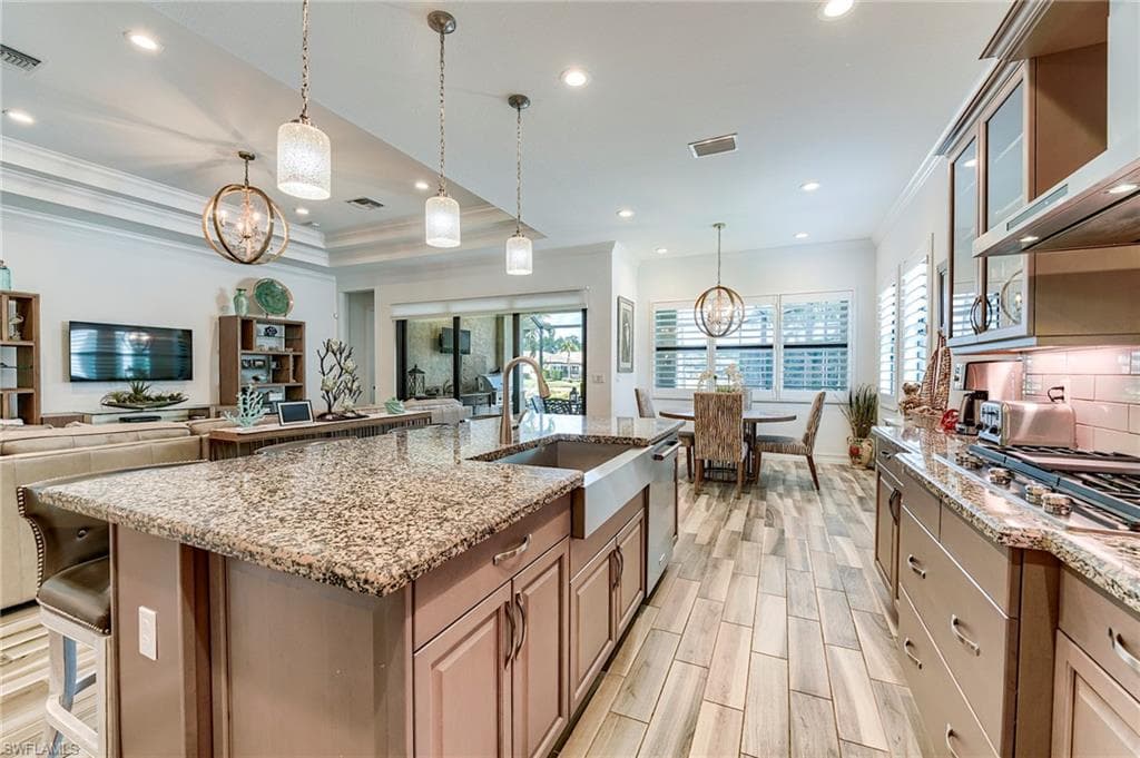 9327 Woodhurst DR-36