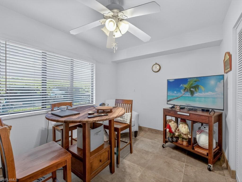 910 VANDERBILT BEACH RD 317W-5