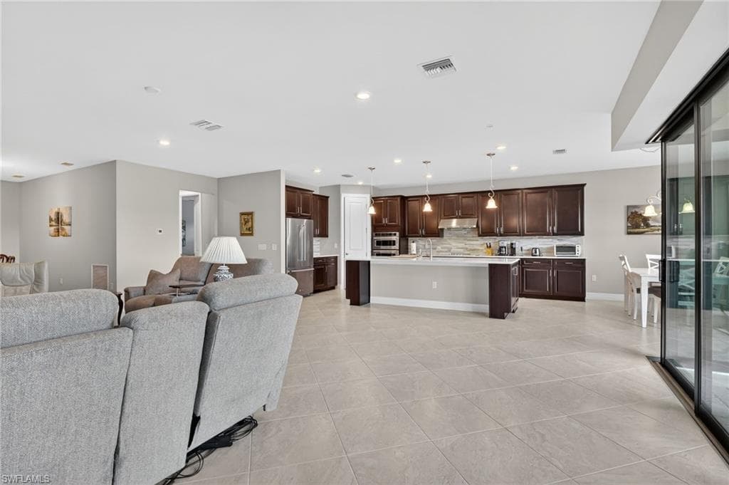 11279 Thurston Chase-10