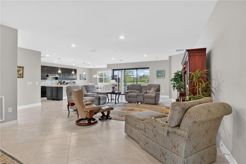 11279 Thurston Chase-3