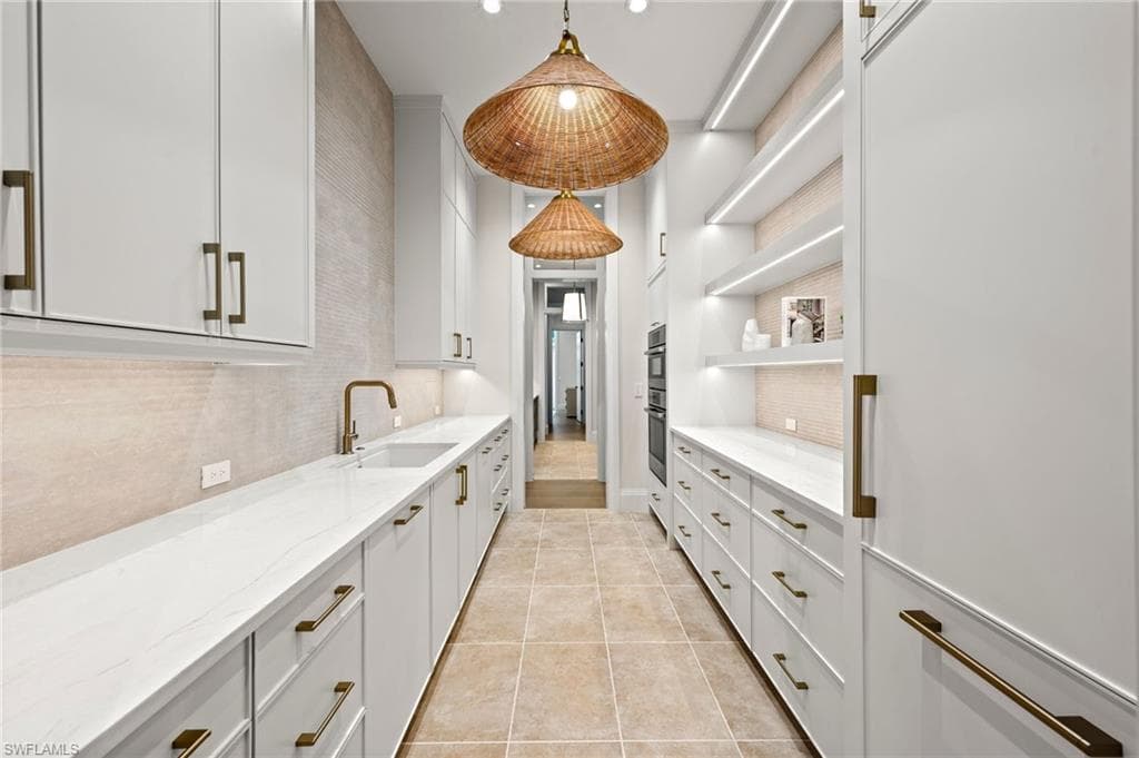 444 Orchid DR-23