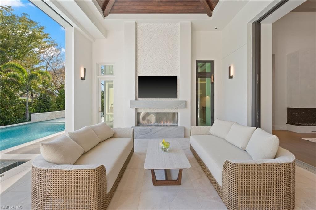 444 Orchid DR-42