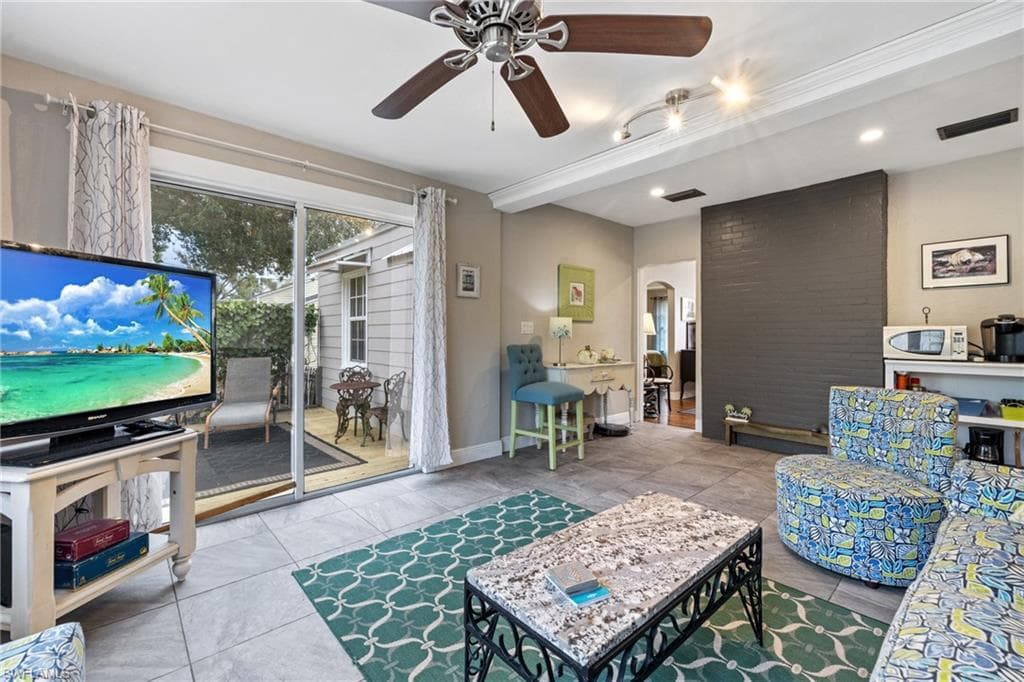 1451 Maravilla AVE-1