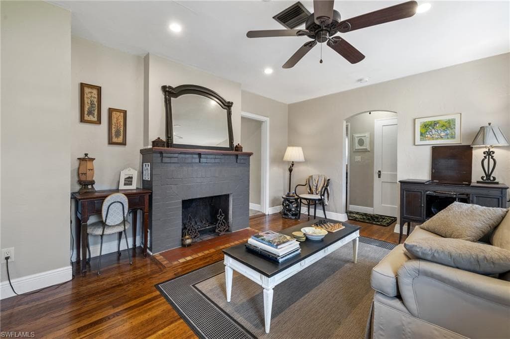 1451 Maravilla AVE-11