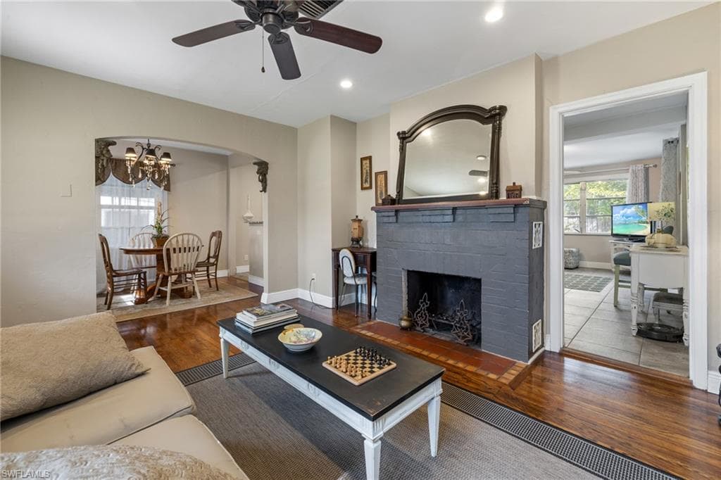 1451 Maravilla AVE-10