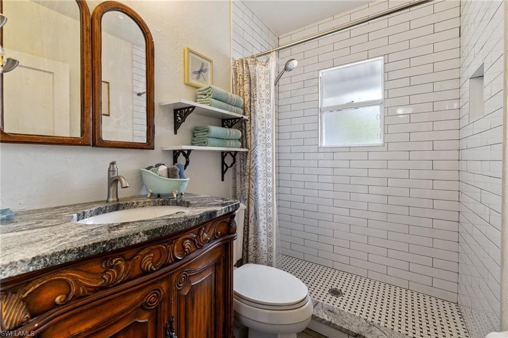 1451 Maravilla AVE-19