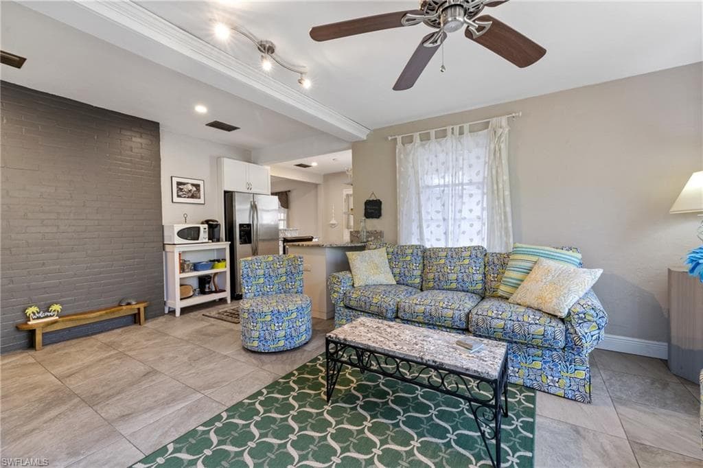 1451 Maravilla AVE-5