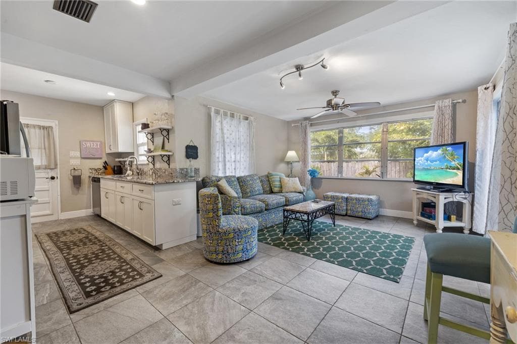 1451 Maravilla AVE-4