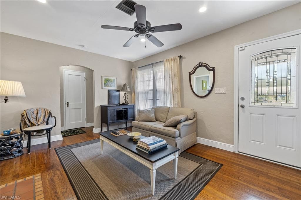 1451 Maravilla AVE-12