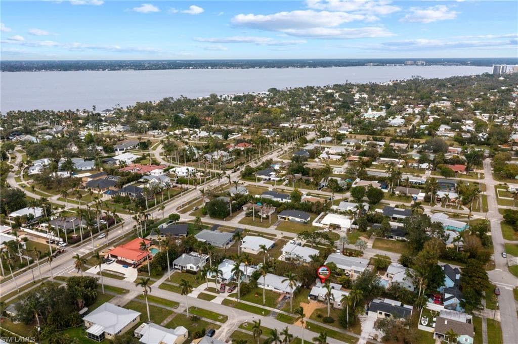 1451 Maravilla AVE-32