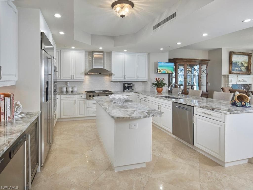 970 Cape Marco DR 806-10