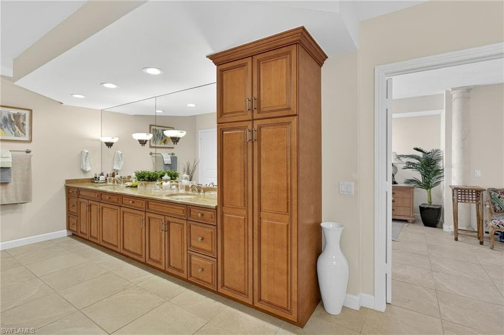 4041 Gulf Shore BLVD N 1807-22
