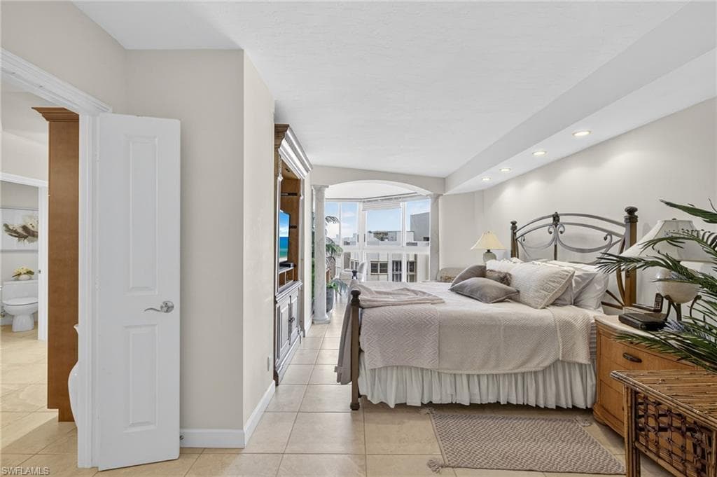 4041 Gulf Shore BLVD N 1807-17