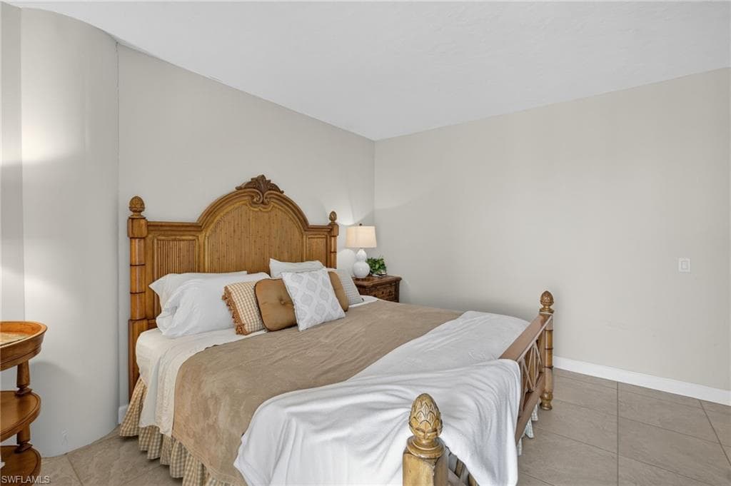 4041 Gulf Shore BLVD N 1807-31