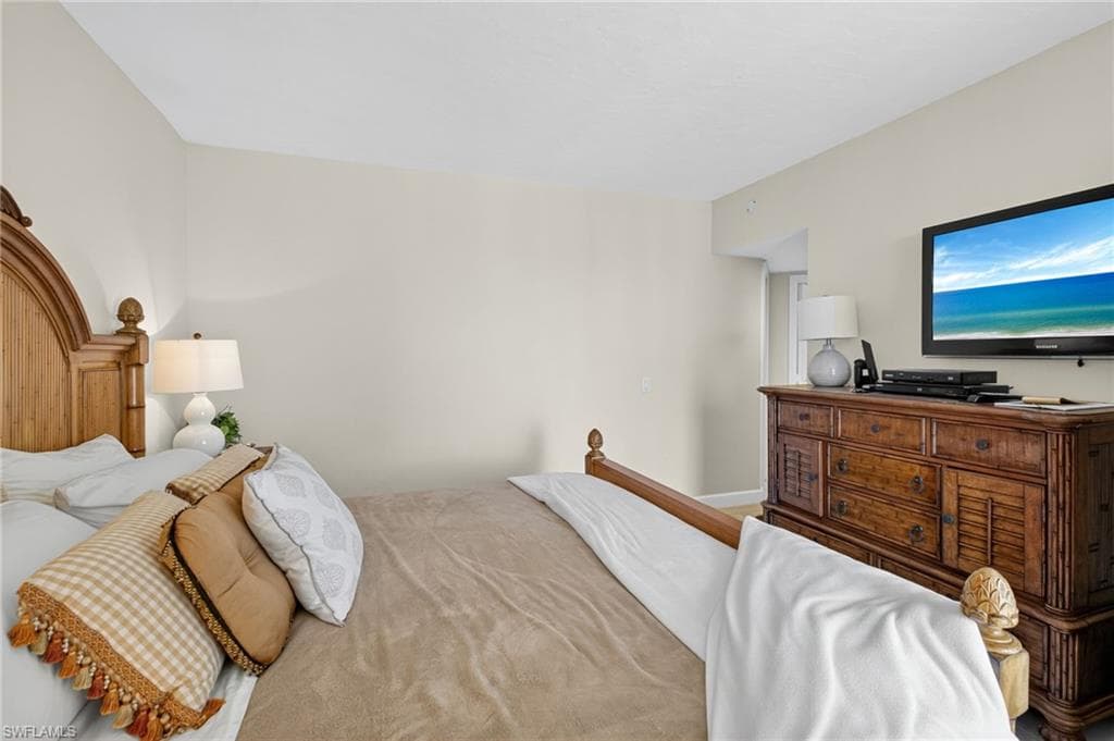 4041 Gulf Shore BLVD N 1807-32