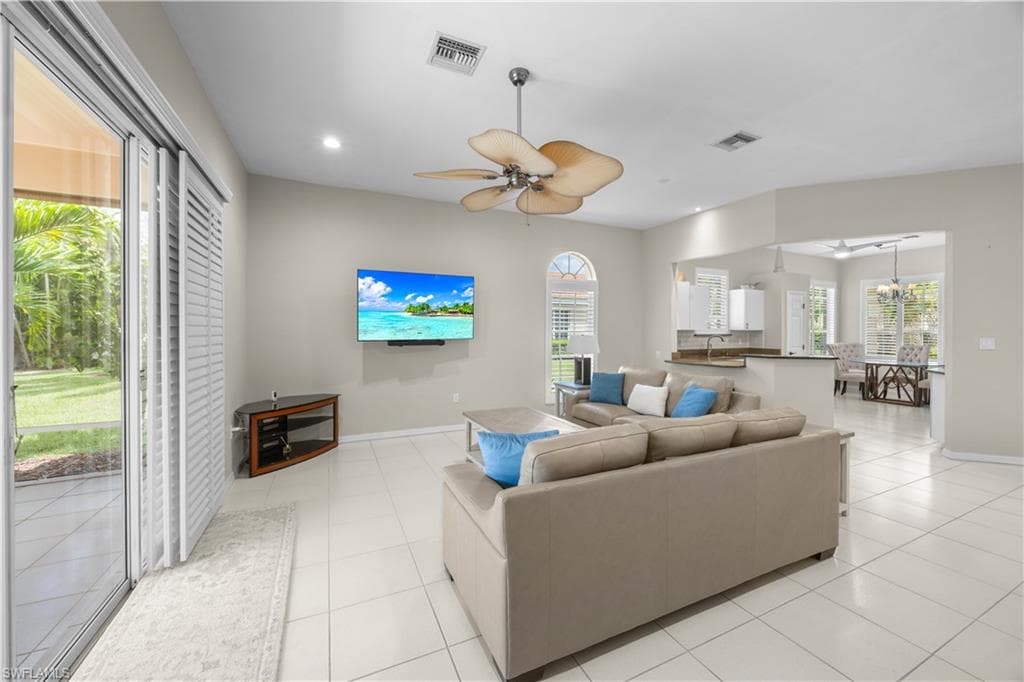5472 Peppertree DR-19