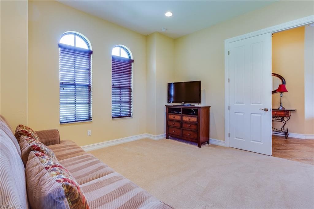 7771 Cottesmore DR-16