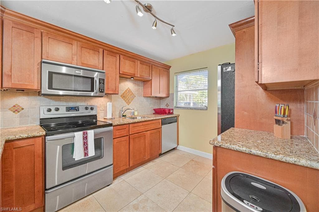1730 Sandy CIR 105-5