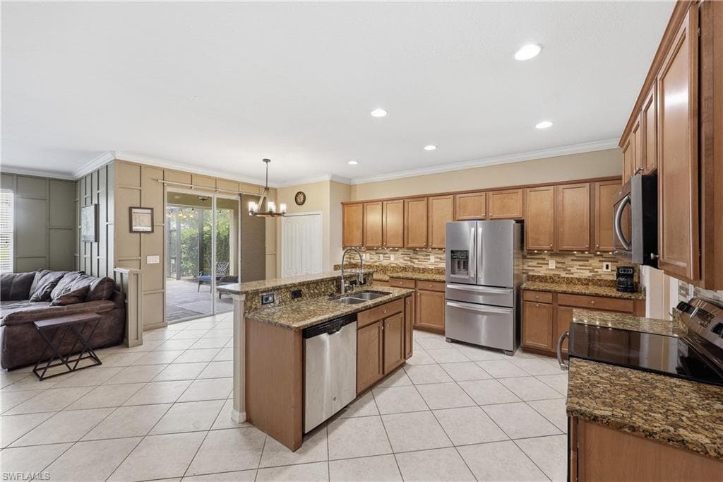 2446 Heydon CIR E-11