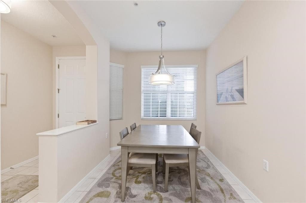 4873 Hampshire CT 104-6