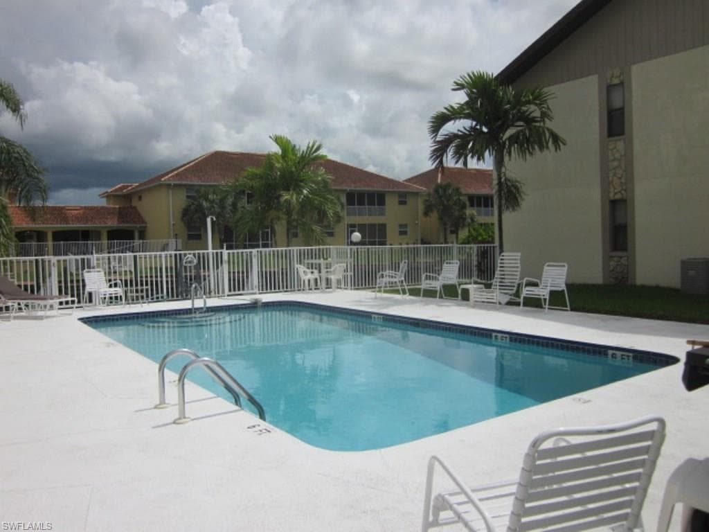 719 SW 47th TER 202-14