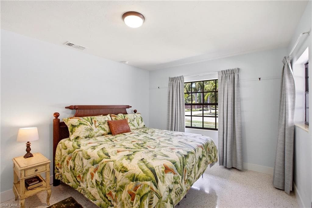 2706 Rhode Island AVE-13